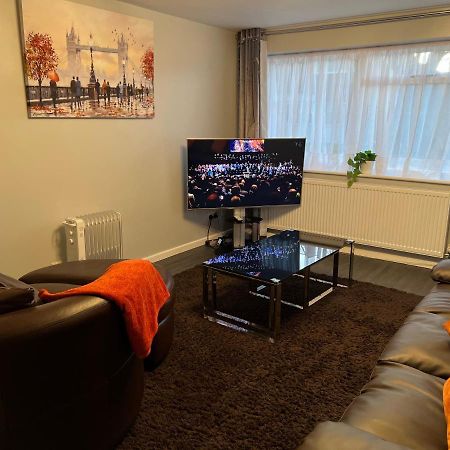 Mona'S Home Dagenham Luaran gambar