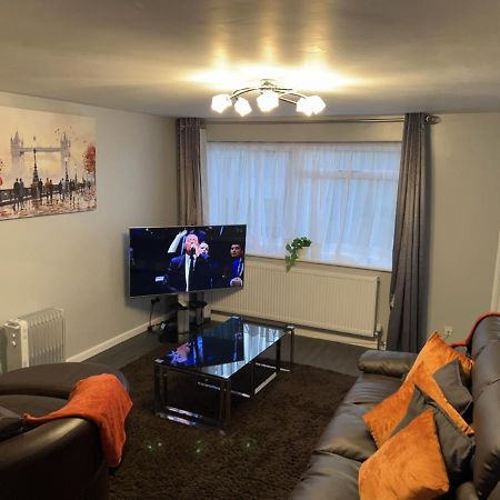 Mona'S Home Dagenham Luaran gambar