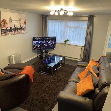 Mona'S Home Dagenham Luaran gambar