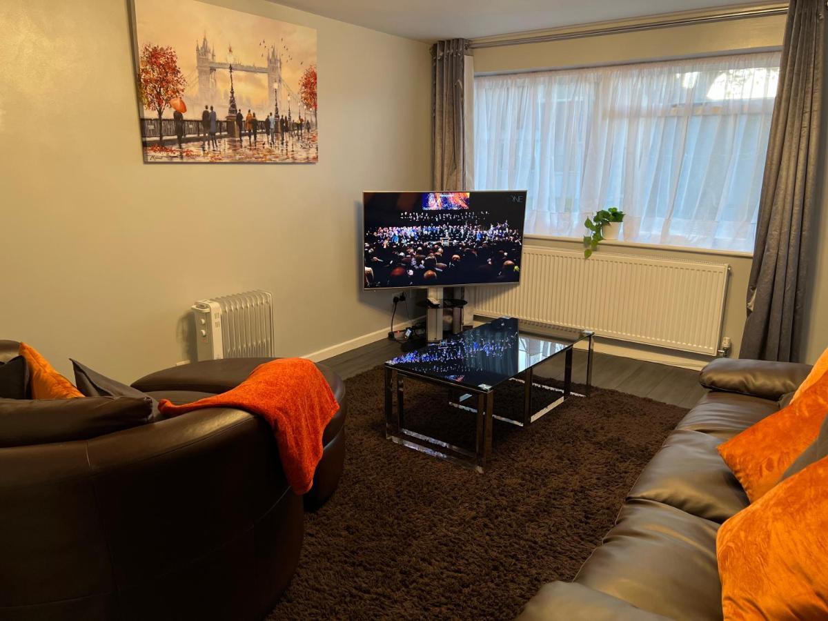 Mona'S Home Dagenham Luaran gambar