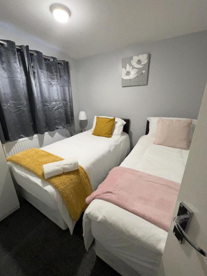Mona'S Home Dagenham Luaran gambar