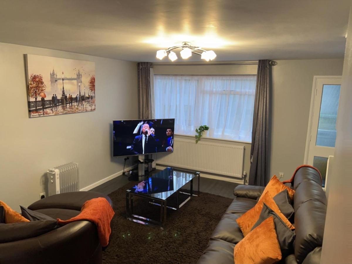 Mona'S Home Dagenham Luaran gambar