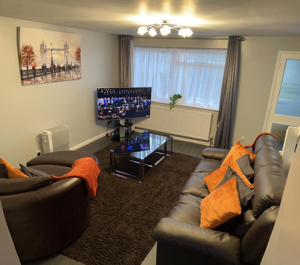 Mona'S Home Dagenham Luaran gambar