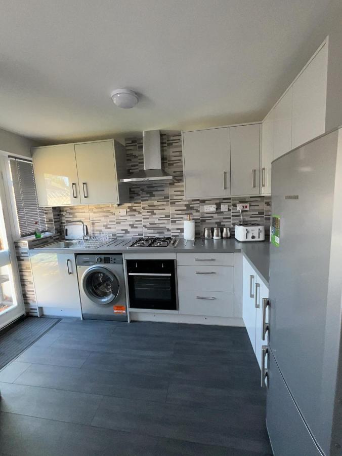 Mona'S Home Dagenham Luaran gambar