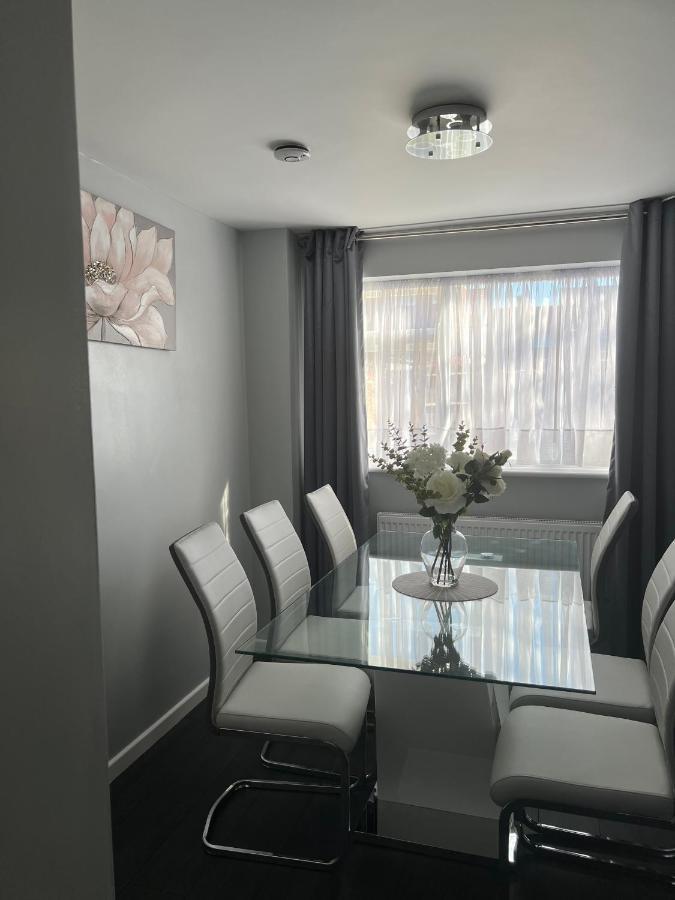 Mona'S Home Dagenham Luaran gambar