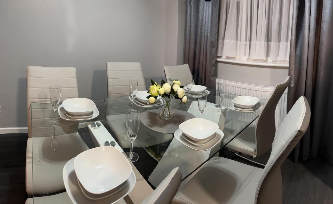 Mona'S Home Dagenham Luaran gambar